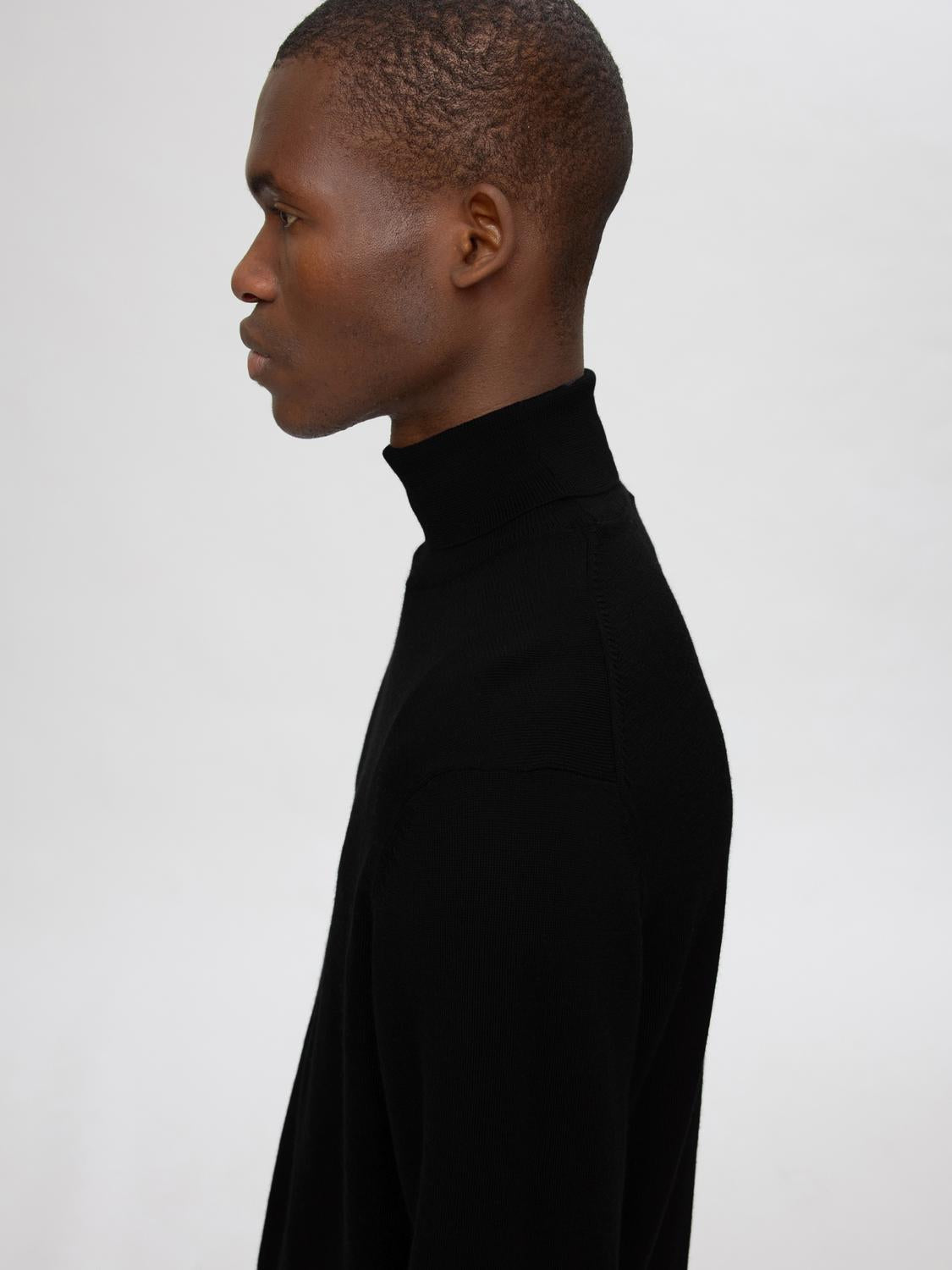 Tray Roll Neck Merino Genser - Black