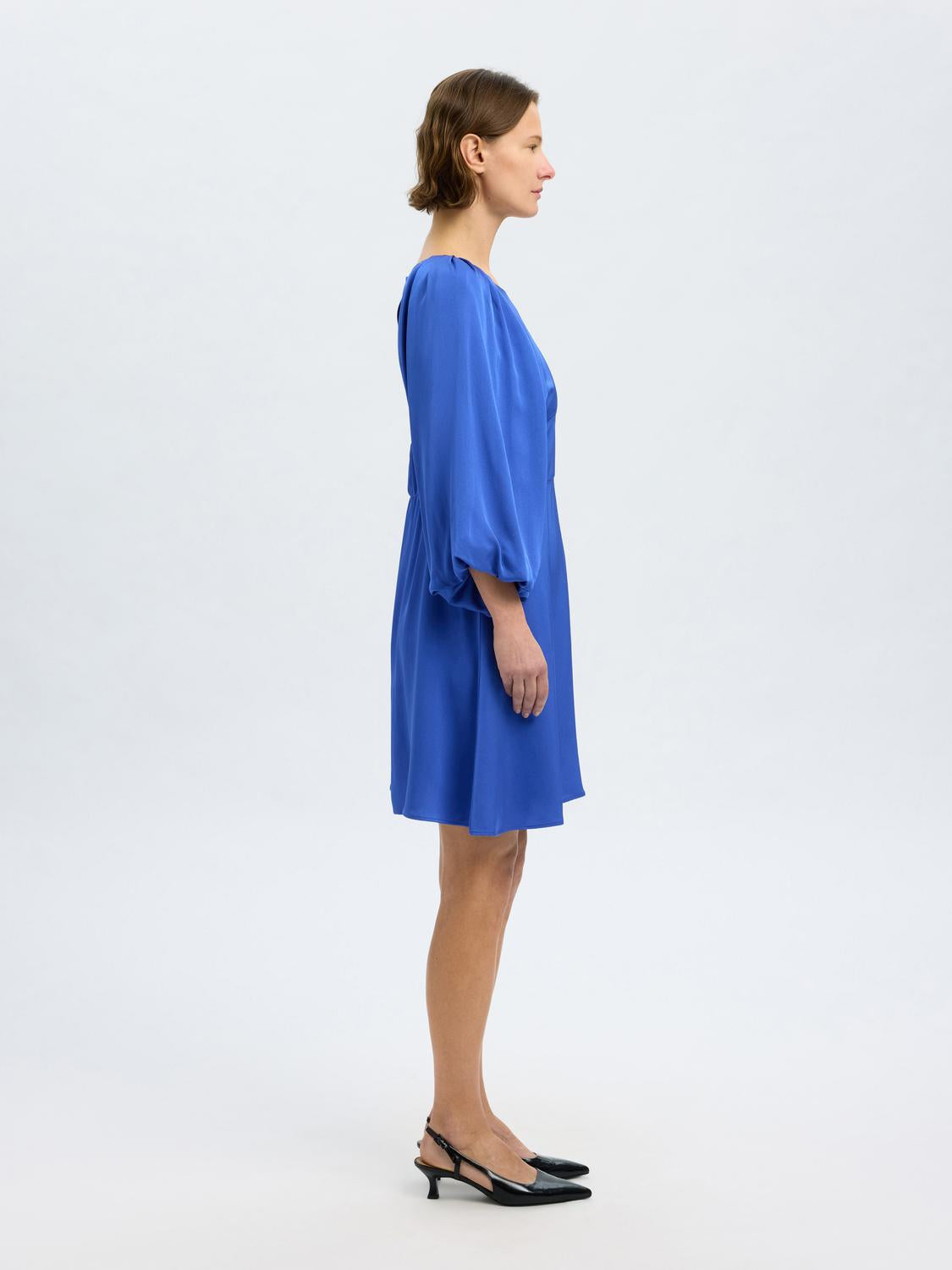 Laurina Kort Kjole - Blå/ Dazzling Blue