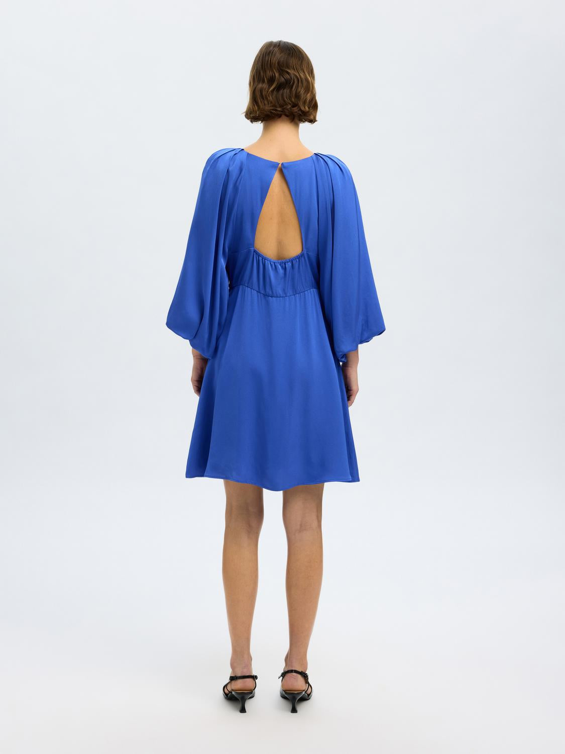 Laurina Kort Kjole - Blå/ Dazzling Blue