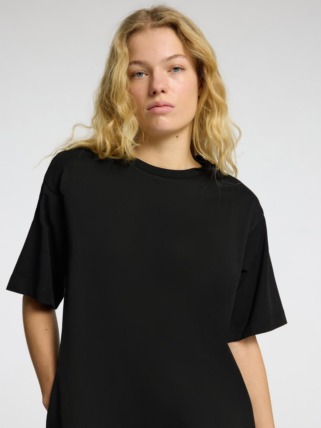 Essential Lang Kjole - Sort/ Black
