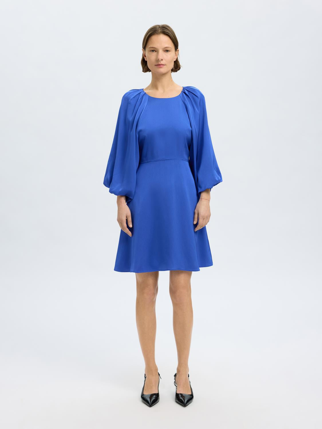 Laurina Kort Kjole - Blå/ Dazzling Blue